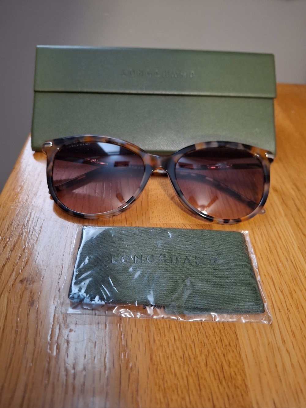Longchamp LO727S Sunglasses - Picture 3 of 16